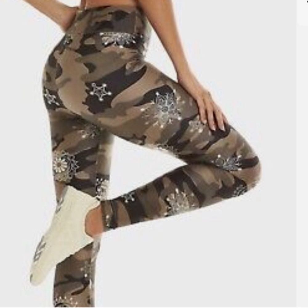 Koral Drive High Rise Leggings Camo Paisley Print size Small